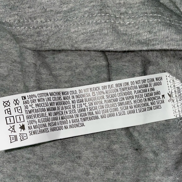 NWOT FOREVER 21 Gray V-Neck - Picture 3 of 4